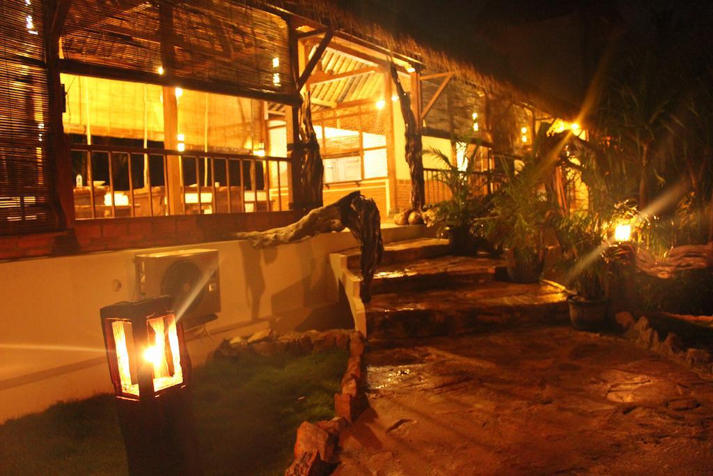 Ary'S Lagoon Bungalow & Hotel Karimunjawa Zewnętrze zdjęcie