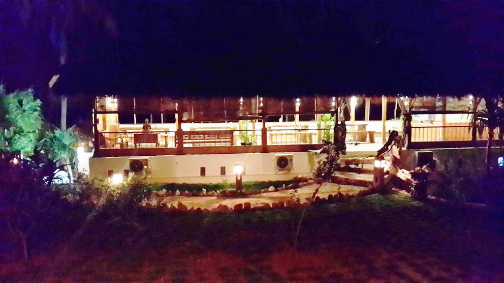 Ary'S Lagoon Bungalow & Hotel Karimunjawa Zewnętrze zdjęcie